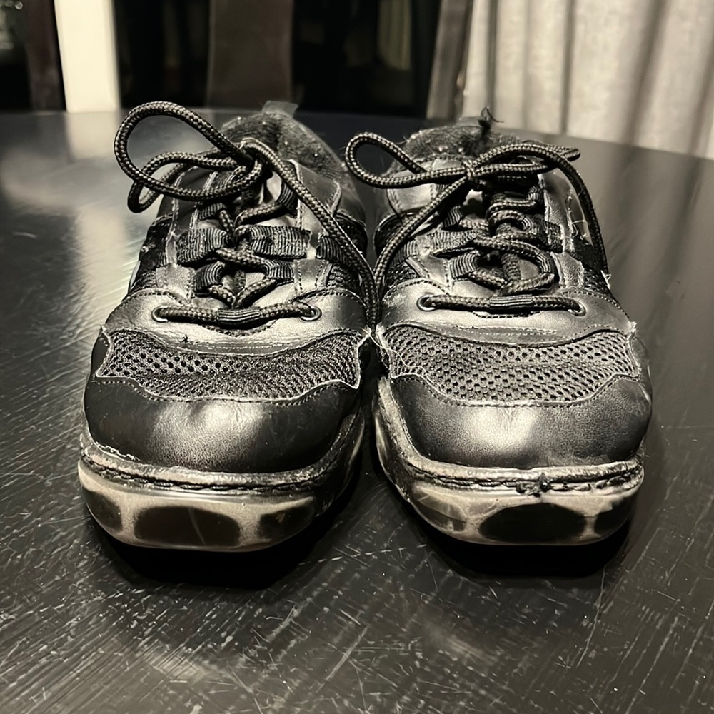 Black hip-hop shoes